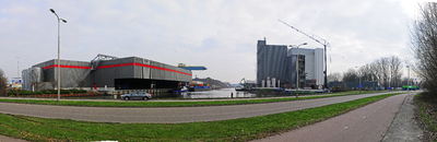 903892 Panorama van een deel van het industrieterrein Lage Weide te Utrecht, vanaf de Isotopenweg, met links het ...
